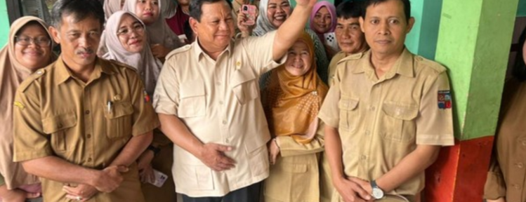 Prabowo Hadiri Peringatan Hardiknas di SDN Cimahpar 5 Bogor